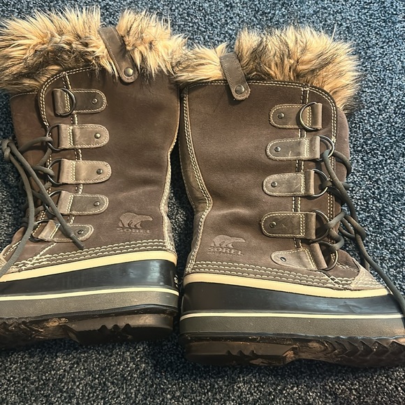 Sorel Brown Winter Boots with Fur Trim - Picture 6 of 9